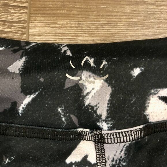 Beyond Yoga Leggings Small Black Gray White Geometric Pattern - Picture 8 of 10